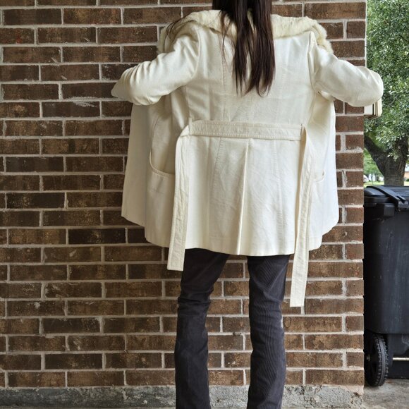 Vintage White Coat With Fur Collar - Picture 2 of 9